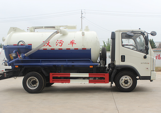 5方吸污车